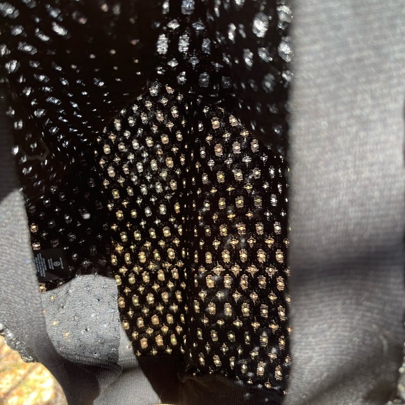 NWT $88 DRA | Lightweight Crewneck Sweater in Black with Metallic Silver - Picture 6 of 10